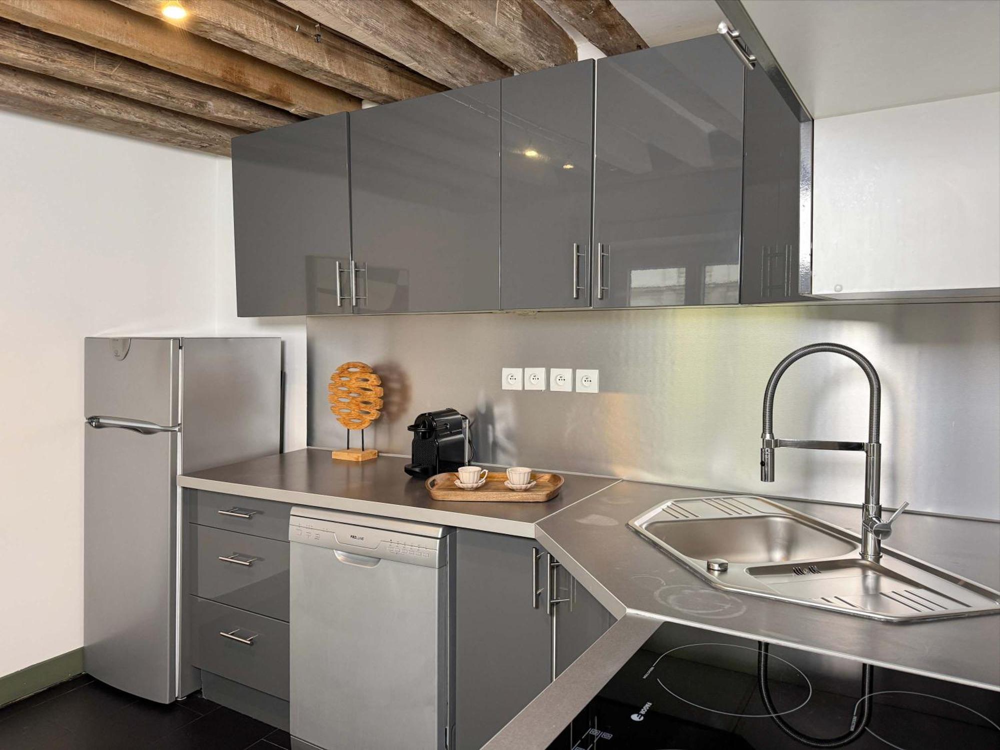 Apartment Unique Authentic In Le Marais