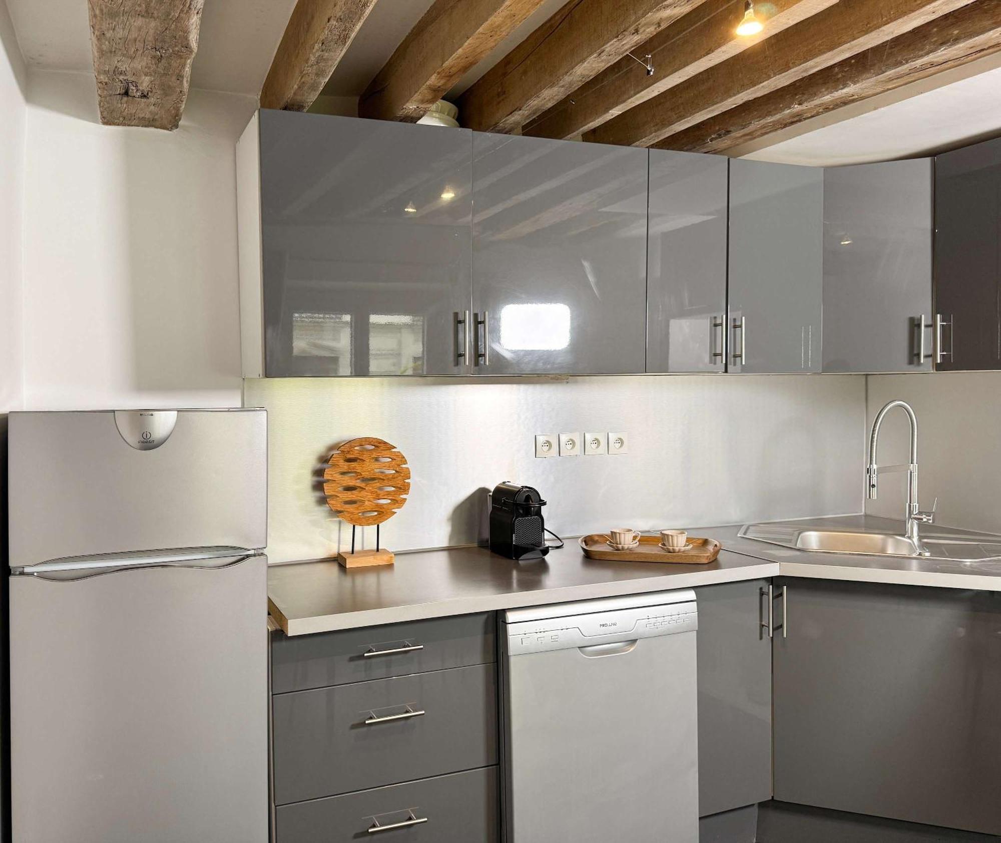 Unique Authentic In Le Marais Apartment *