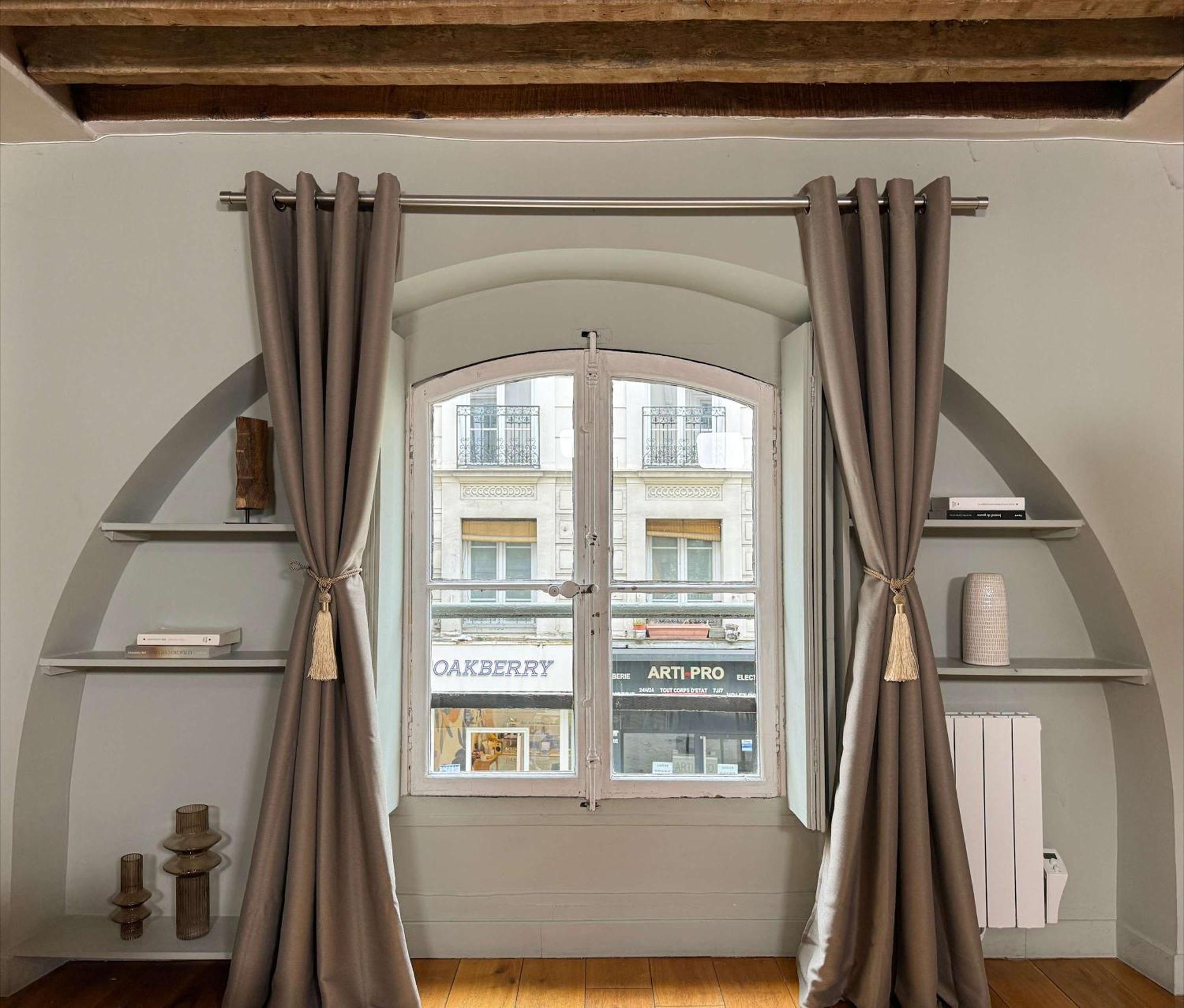 Unique Authentic In Le Marais Apartment *